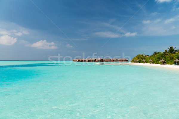 Bungalow mer eau exotique Resort plage [[stock_photo]] © dolgachov