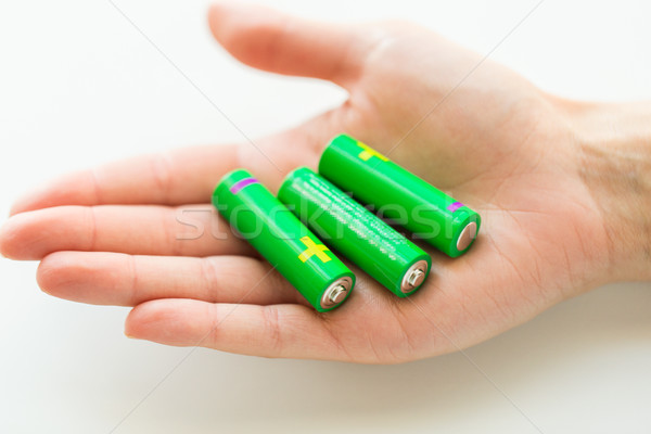 Közelkép kéz tart zöld elemek újrahasznosítás Stock fotó © dolgachov