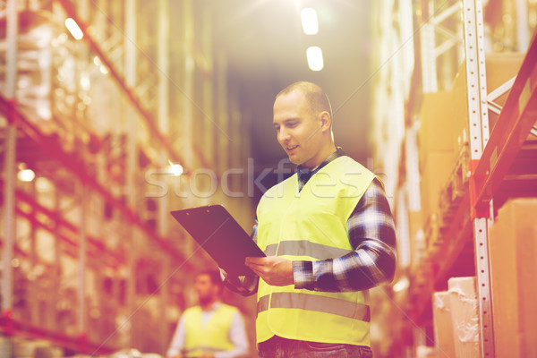 Férfi vágólap mentőmellény raktár nagybani eladás emberek Stock fotó © dolgachov