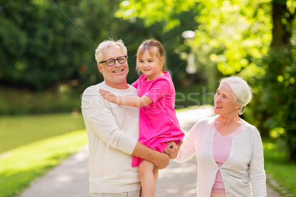 Senior grootouders kleindochter park familie generatie Stockfoto © dolgachov