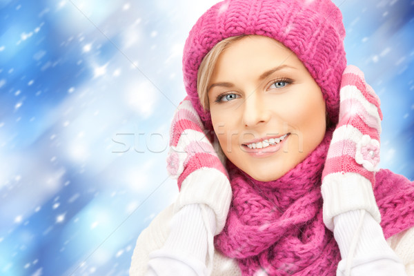 Gyönyörű nő kalap sál ujjatlan kesztyűk fényes kép Stock fotó © dolgachov