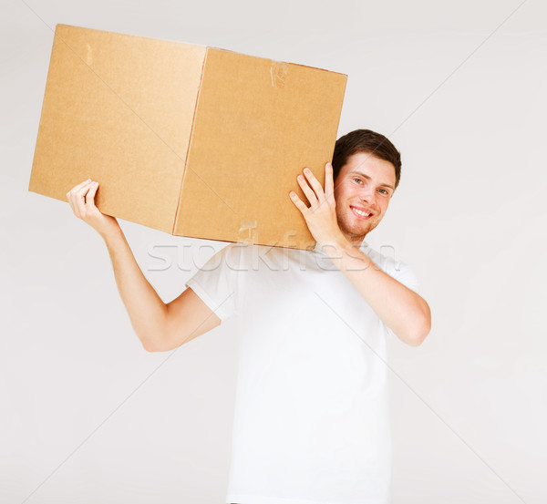 Lächelnd Mann tragen Karton Feld Bild Stock foto © dolgachov