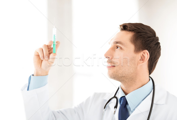 Foto stock: Doctor · de · sexo · masculino · jeringa · inyección · hombre