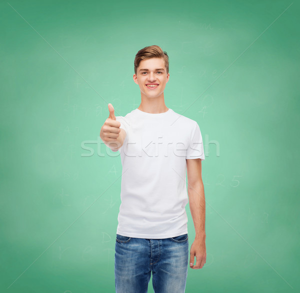 Lächelnd Mann weiß tshirt Stock foto © dolgachov