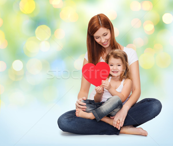 Boldog anya kislány tart piros szív Stock fotó © dolgachov
