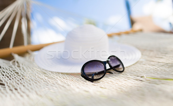 圖片 吊床 白 帽子 墨鏡 假期 商業照片 © dolgachov