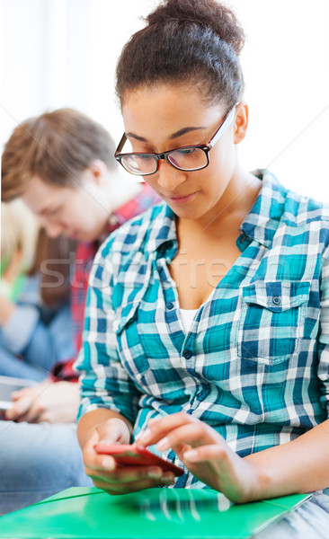 Сток-фото: студент · девушки · смартфон · школы · образование · улыбаясь