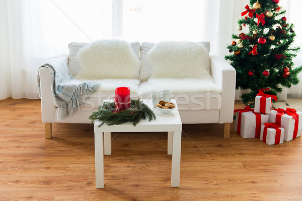 ストックフォト: ソファ · 表 · クリスマスツリー · 贈り物 · ホーム · 休日