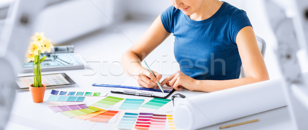 Mulher trabalhando cor design de interiores Foto stock © dolgachov