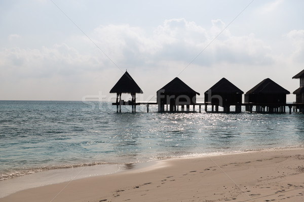 Bungaló tenger víz egzotikus üdülőhely tengerpart Stock fotó © dolgachov