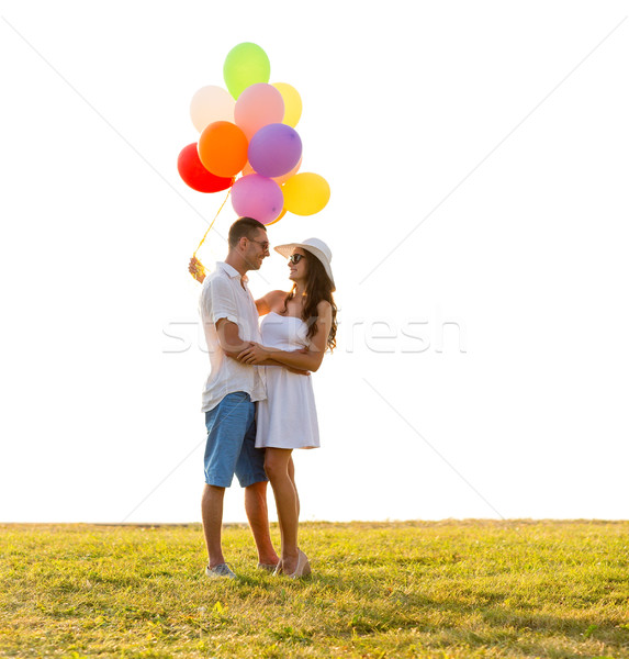 Gülen çift hava balonlar açık havada sevmek Stok fotoğraf © dolgachov