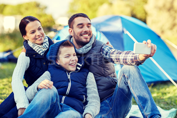 Stock foto: Familie · Smartphone · Aufnahme · Campingplatz · camping · Wanderung