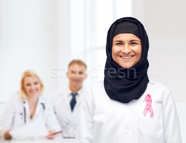 [[stock_photo]]: Musulmans · médecin · cancer · du · sein · conscience · ruban · médecine