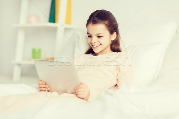 Mädchen glücklich Bett home Menschen Kinder Stock foto © dolgachov