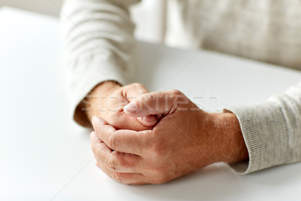 Közelkép idős férfi kezek asztal aggkor Stock fotó © dolgachov