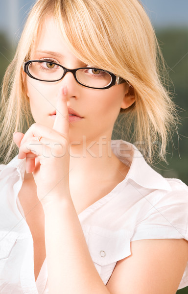Jasne zdjęcie młoda kobieta palec usta kobieta Zdjęcia stock © dolgachov