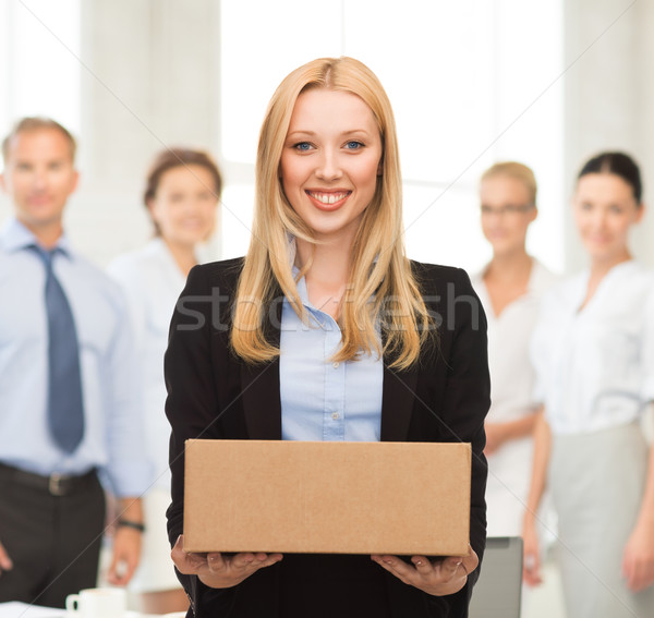 Mujer de negocios caja de cartón atractivo oficina cuadro trabajador Foto stock © dolgachov