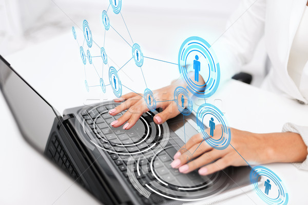 女性実業家 ラップトップを使用して コンピュータ オフィス ビジネス 技術 ストックフォト © dolgachov