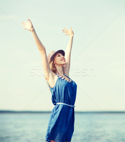 Stockfoto: Meisje · handen · omhoog · strand · zomer · vakantie · vakantie