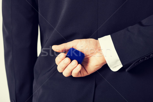 Foto stock: Homem · caixa · de · presente · terno · quadro · empresário · caixa