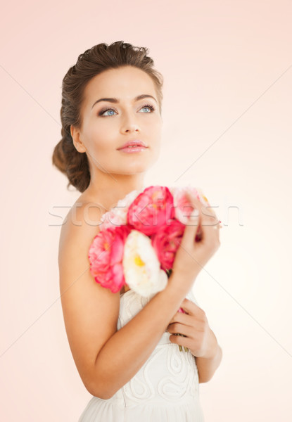 Nő virágcsokor virágok közelkép fiatal nő esküvő Stock fotó © dolgachov