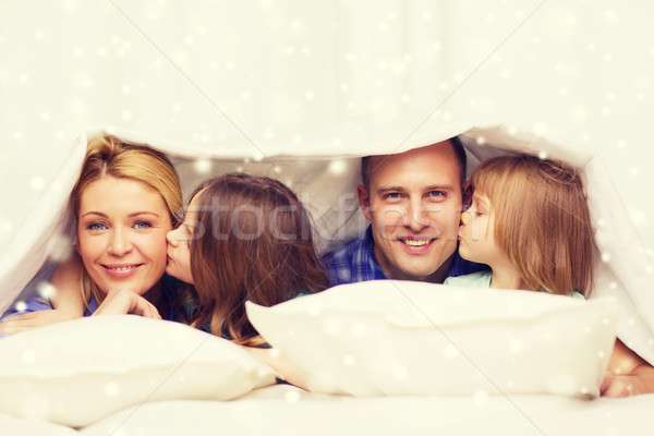 Foto stock: Família · feliz · dois · crianças · cobertor · casa · família