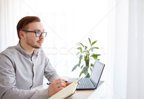 Foto stock: Criador · masculino · trabalhador · empresário · caderno · negócio