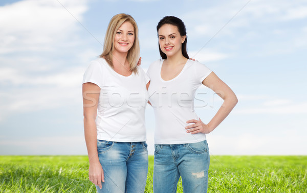 Groupe heureux différent femmes blanche amitié [[stock_photo]] © dolgachov