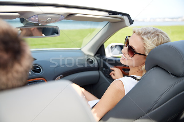 Feliz hombre mujer conducción cabriolé coche Foto stock © dolgachov