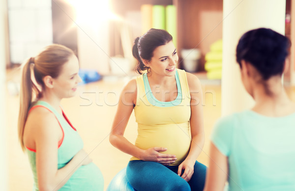 Glücklich schwanger Frauen Sitzung Kugeln Fitnessstudio Stock foto © dolgachov