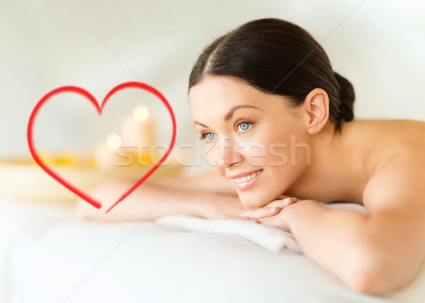 Femeie zambitoare spa salon sănătate frumuseţe recurge Imagine de stoc © dolgachov