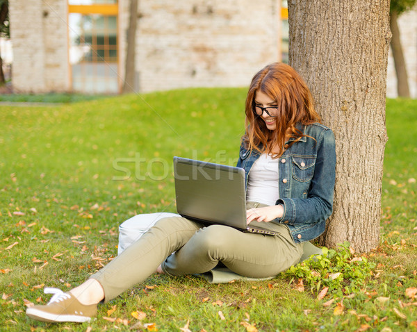 Stock foto: Lächelnd · Teenager · Laptop · Bildung · Technologie