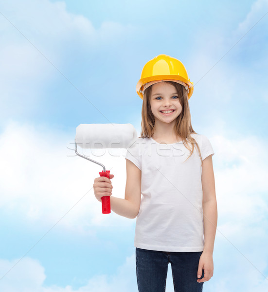 Lächelnd kleines Mädchen Helm malen Bau Menschen Stock foto © dolgachov