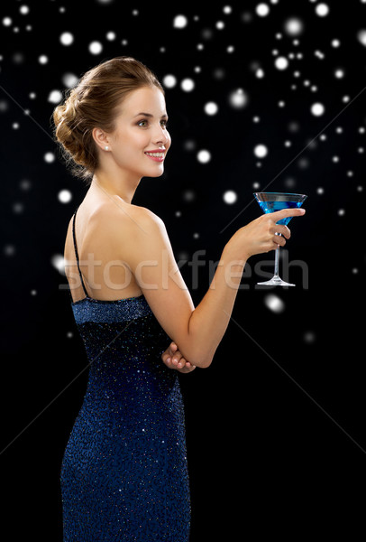 Сток-фото: улыбающаяся · женщина · коктейль · напитки · зима · праздников