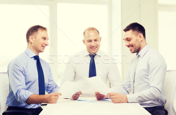 Sorridere imprenditori giornali ufficio business uomini Foto d'archivio © dolgachov