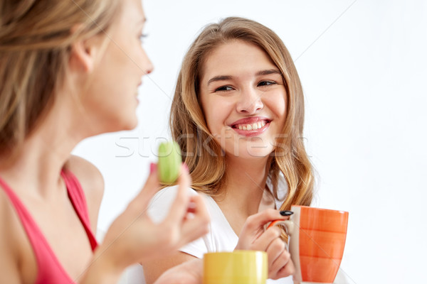 Glücklich junge Frauen trinken Tee Süßigkeiten home Stock foto © dolgachov