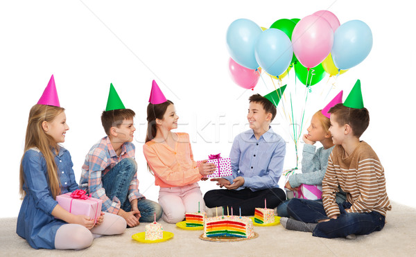 Stock fotó: Boldog · gyerekek · ajándékok · születésnapi · buli · gyermekkor · ünnepek