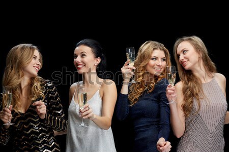 Foto stock: Feliz · las · mujeres · jóvenes · baile · club · nocturno · disco · fiesta