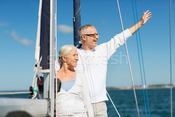 Idős pár ölel vitorla csónak jacht tenger Stock fotó © dolgachov