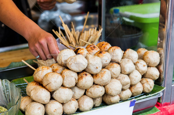 Verkäufer Hand Frikadellen Straße Markt Kochen Stock foto © dolgachov