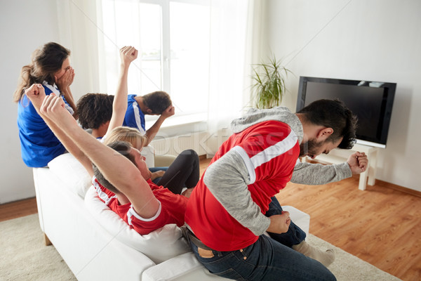 Amis football fans regarder tv maison [[stock_photo]] © dolgachov