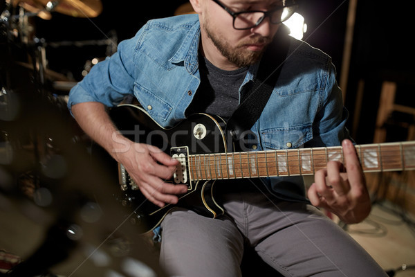 Homme jouer guitare studio répétition musique [[stock_photo]] © dolgachov