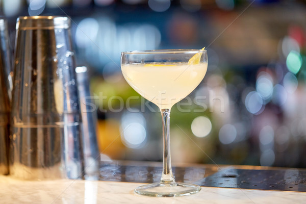 Szkła koktajl bar alkoholu napojów luksusowe Zdjęcia stock © dolgachov