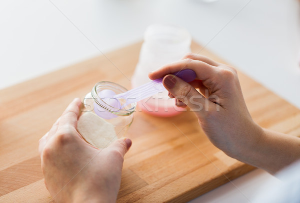 Foto stock: Mãos · jarra · escavar · fórmula · leite