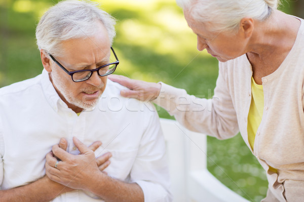 Közelkép idős férfi szívfájdalom park aggkor Stock fotó © dolgachov