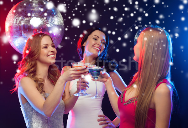 Stockfoto: Drie · glimlachend · vrouwen · cocktails · disco · ball · nieuwjaar