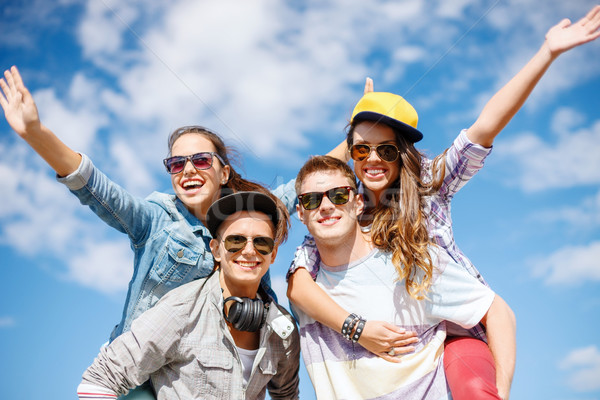 Mosolyog tinédzserek napszemüveg szórakozás kívül nyár Stock fotó © dolgachov