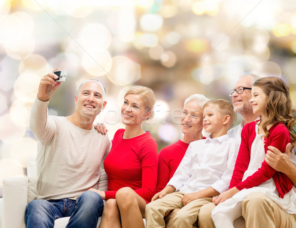 Sonriendo familia cámara vacaciones generación Navidad Foto stock © dolgachov