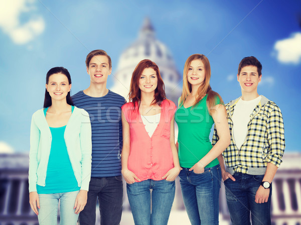 Csoport mosolyog diákok áll oktatás emberek Stock fotó © dolgachov