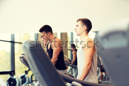 Gruppe Männer Laufband Fitnessstudio Sport Stock foto © dolgachov